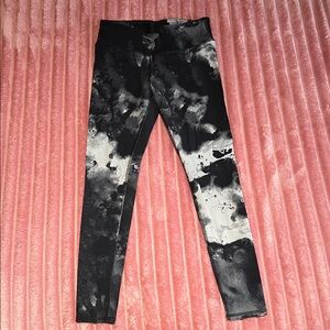 ALO Yoga Black and Gray Tie-Dye Leggings